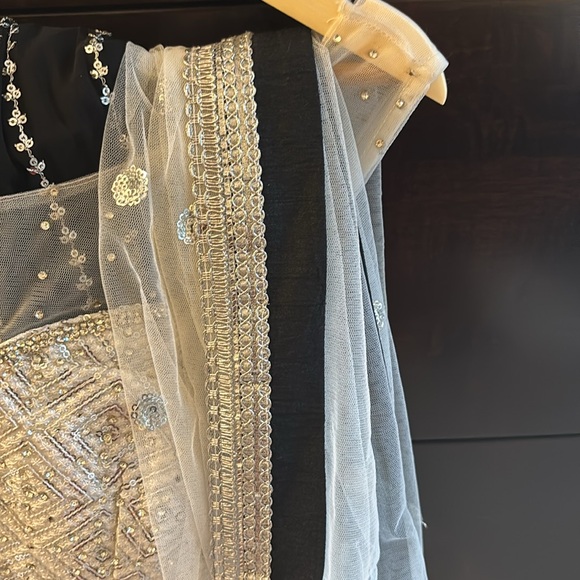 Brand new never worn beautiful black and silver lengha. Come with dupatta - Picture 4 of 7